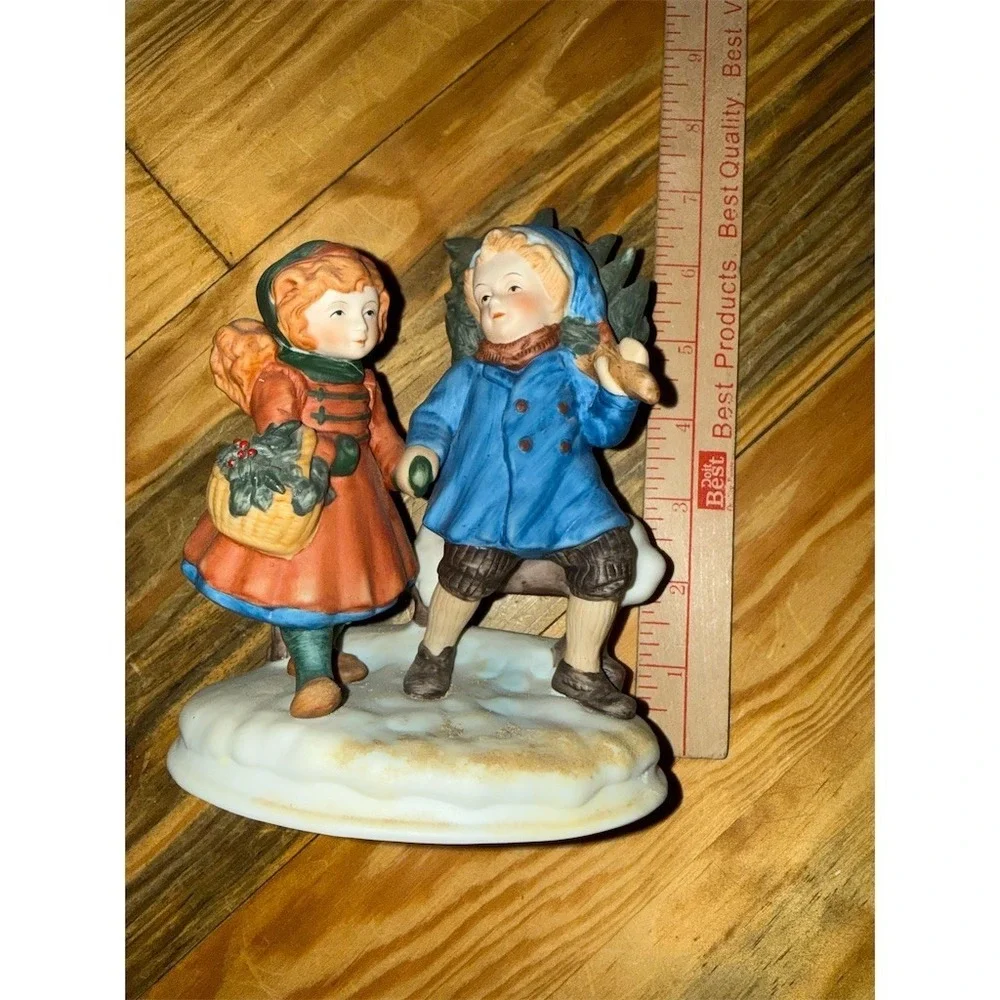 Avon‎ Christmas Memories 1981 First Edition Porcelain Children Figurine 5in